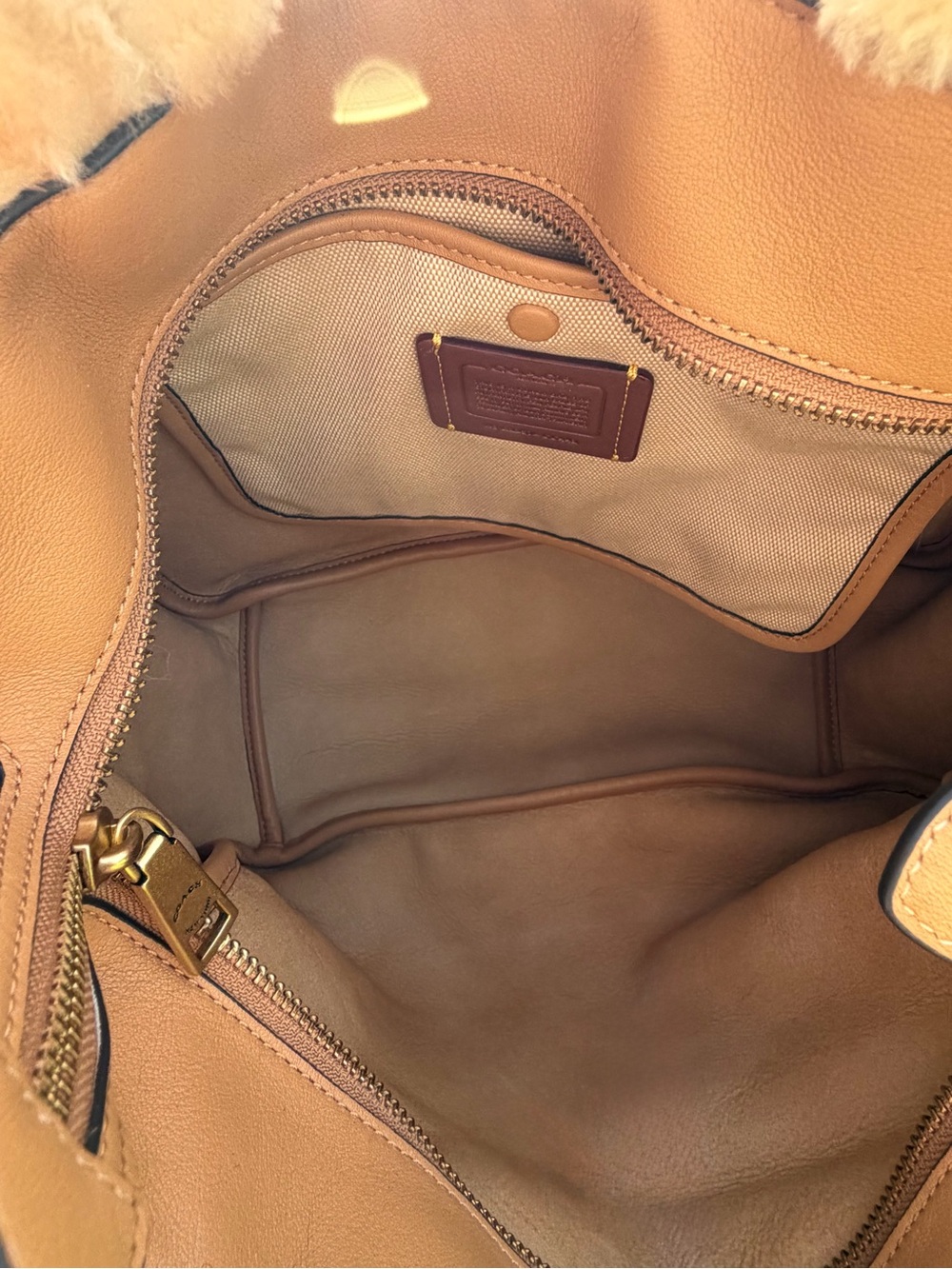 Coach Tote 28 Signature Shearling CC442 Tan Cream Faux Fur Bag Pristine Unused - Picture 15 of 16